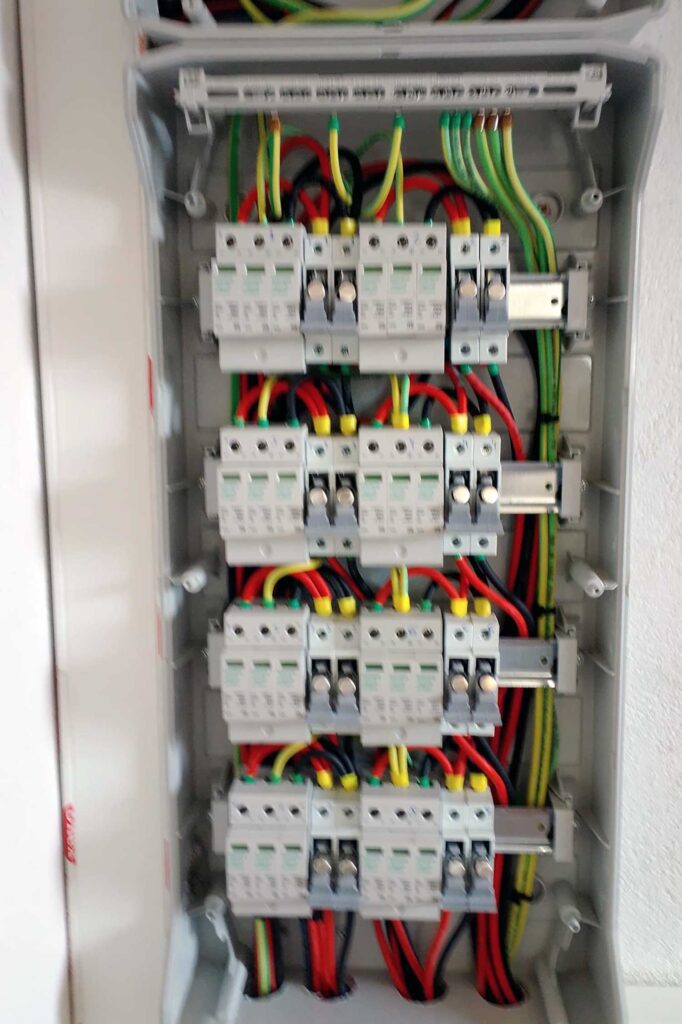 Trabajos electricidad simón santos 13